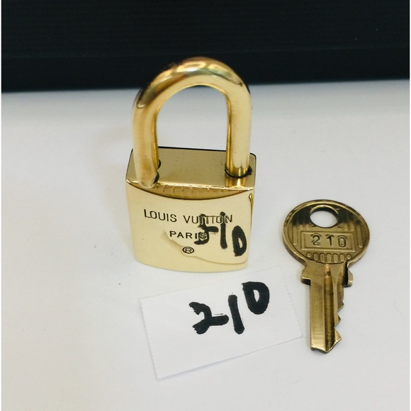 Authentic Louis Vuitton padlock/ lock and key set 210/ lockset/ vi… - Picture 2 of 7
